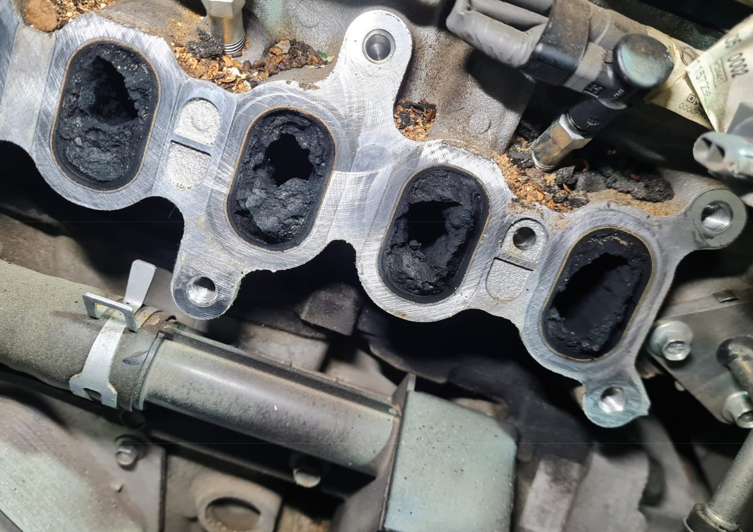 Ansaugbrücke vor der Reinigung